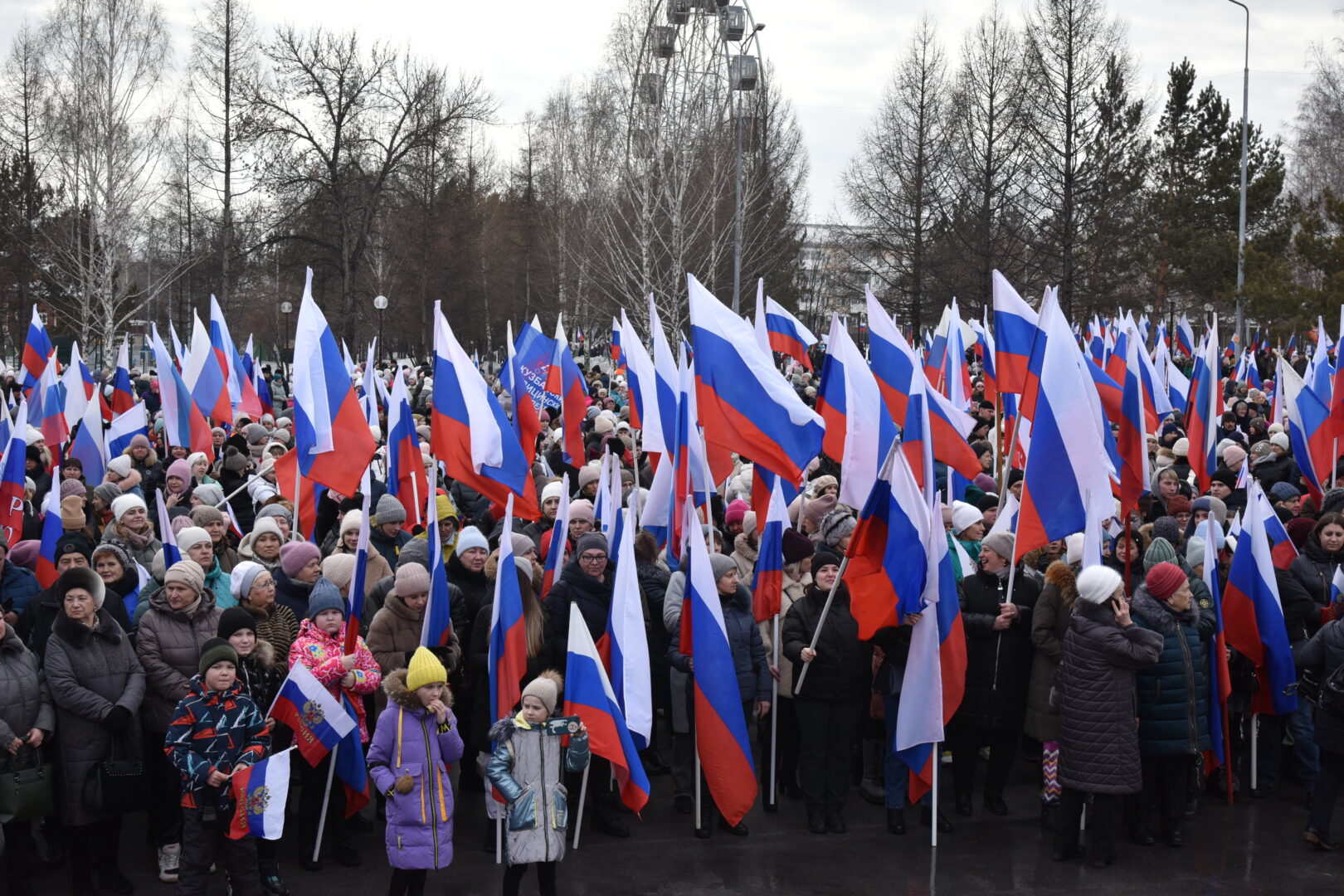 В Кузбассе сегодня прошли патриотические митинги-концерты «Своих не бросаем» В Кузбассе сегодня прошли патриотические митинги-концерты «Своих не бросаем»