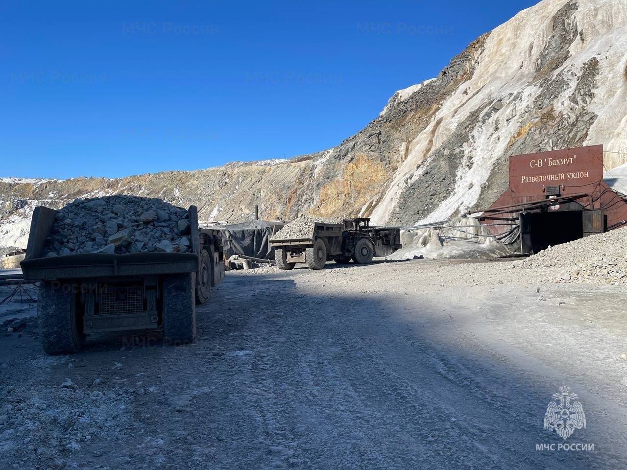 Спасатели из Кузбасса готовятся к вылету в Амурскую область