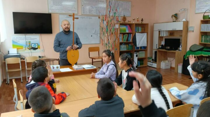 В Таштагольском районе прошел культурно — образовательный проект «Школа сказительства «Кайчи».