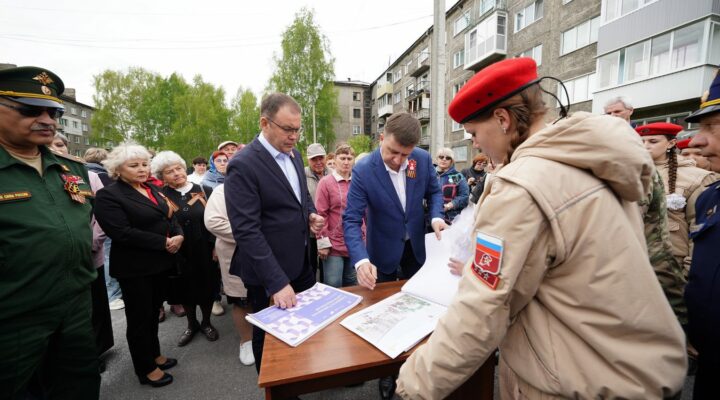 Илья Середюк обсудил с жителями Гурьевска благоустройство Сквера памяти