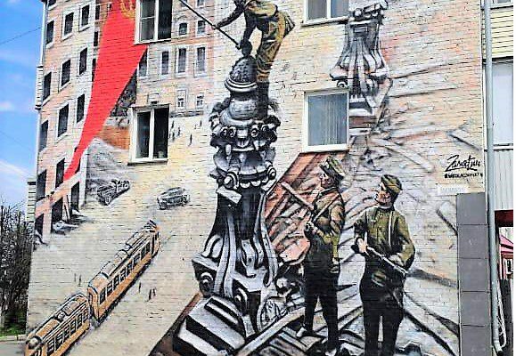 Несколько муралов о подвигах земляков появились в Кузбассе ко Дню Победы