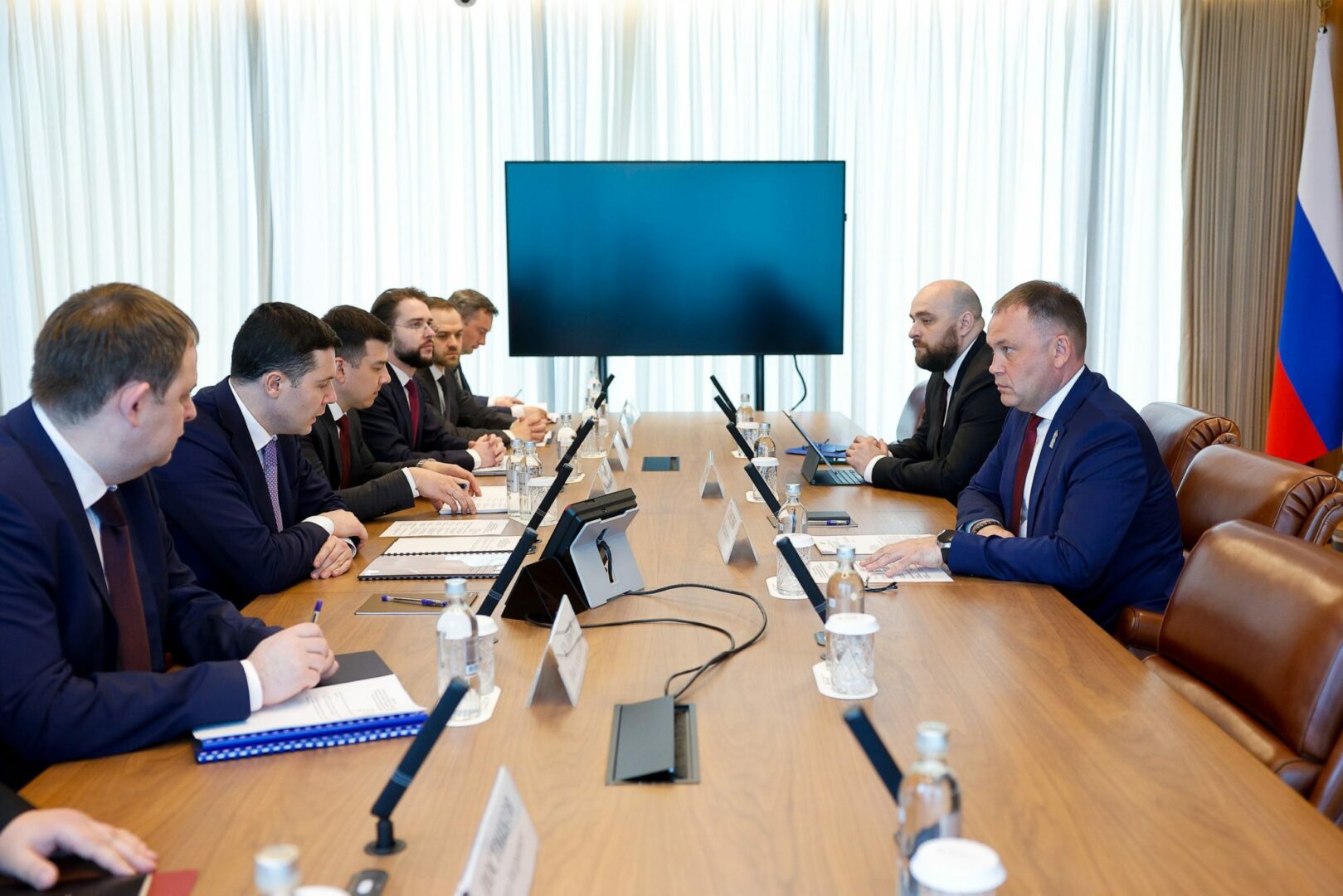 Илья Середюк пригласил министра промышленности и торговли РФ в Кузбасс