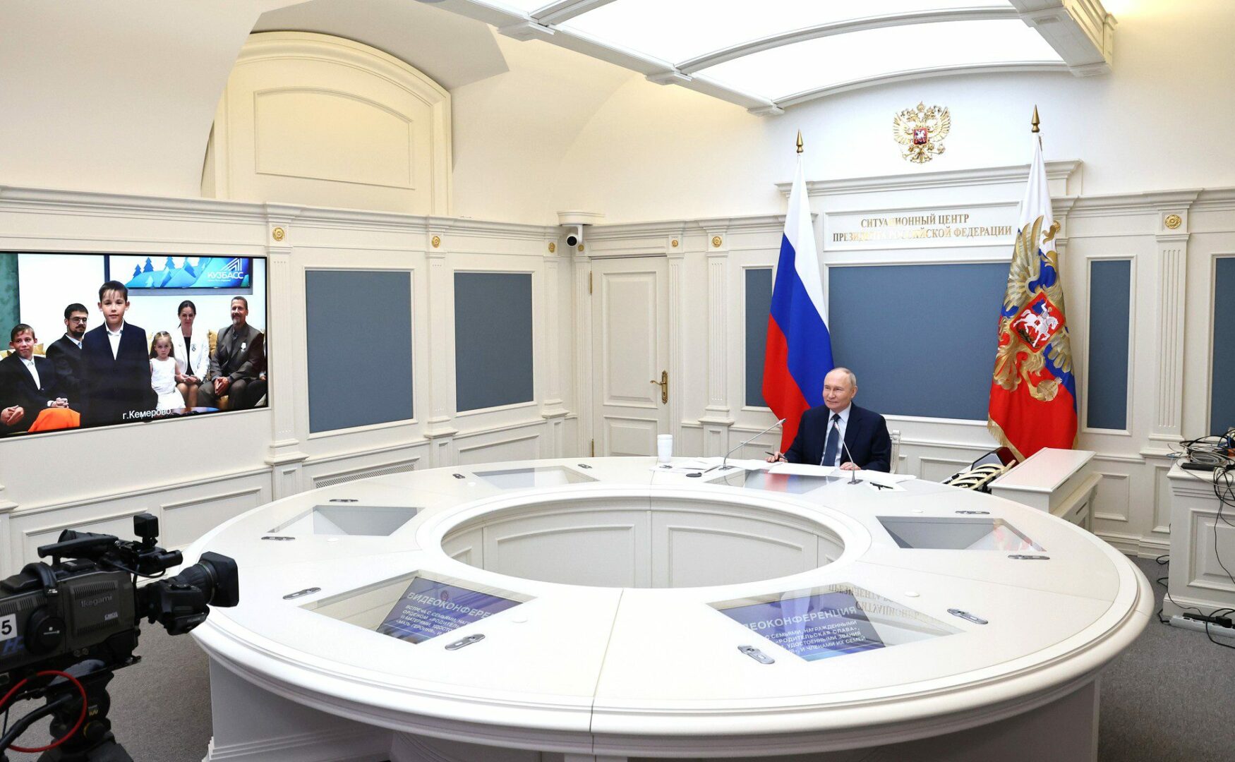 Президент России пообщался с многодетной семьей из Кузбасса