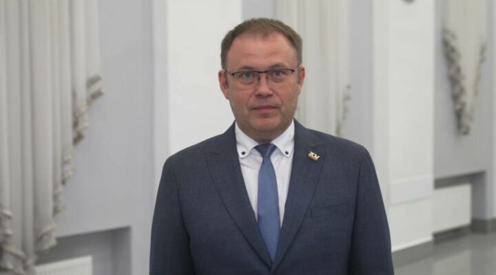 Губернатор Кузбасса Илья Середюк поздравил выпускников 2025 года