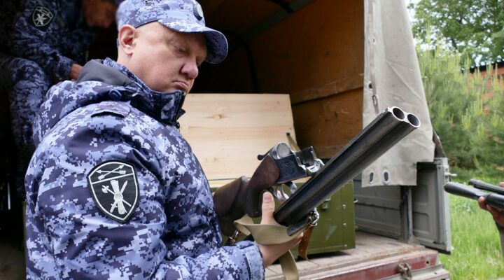 Росгвардейцы Кузбасса передали на нужды СВО почти 100 единиц охотничьего оружия