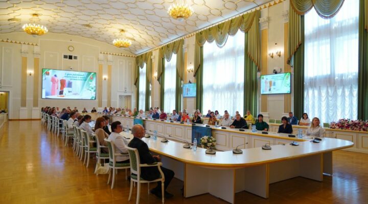 Лучшим работникам легкой промышленности Кузбасса вручили областные награды