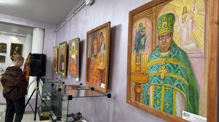 В Березовском округе открылась выставка «Свет православия – свет души»