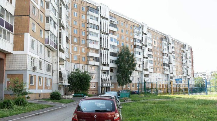 Власти Кузбасса назвали сроки первого этапа ремонта проблемного двора в Кемерове