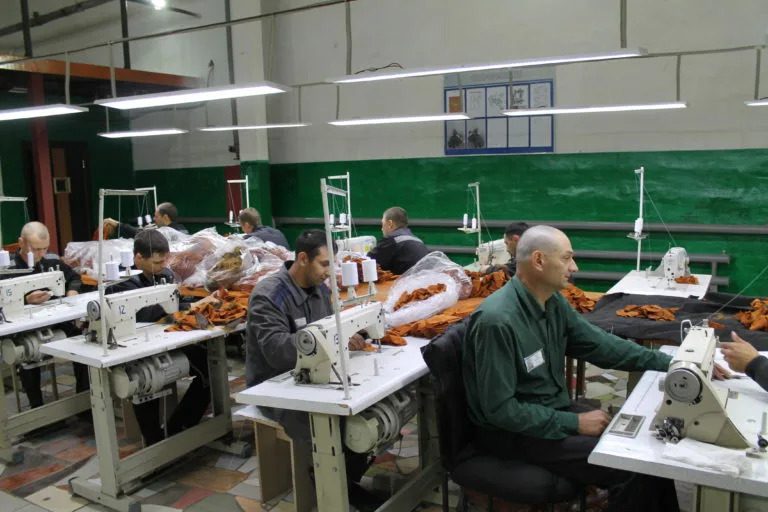 Кузбасские колонии изготовят для муниципалитетов продукцию на 105,6 млн рублей