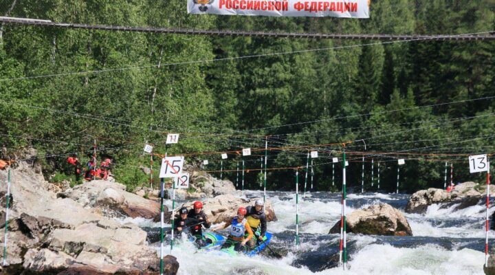 Фонд Мельниченко и СУЭК-Кузбасс поддержали соревнования по спортивному туризму на водных дистанциях