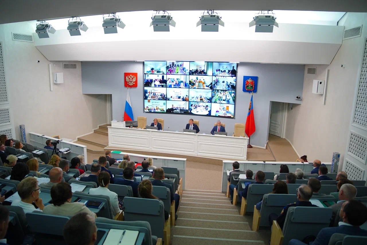 Более 30 тысяч школьников и студентов в Кузбассе нашли работу на лето