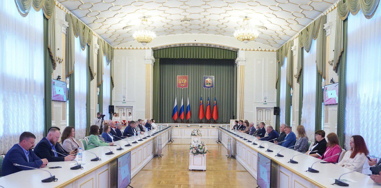 Кузбасским строителям вручили награды в преддверии профессионального праздника