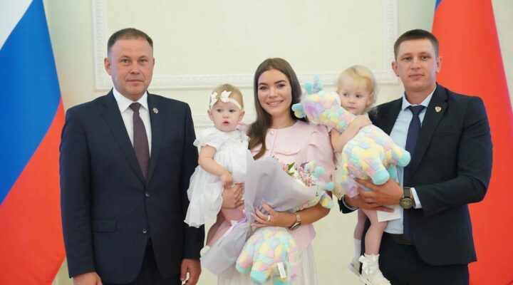 Илья Середюк наградил победителей и финалистов конкурса «Молодая семья Кузбасса»
