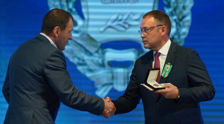 Илья Середюк наградил горняков Прокопьевска в преддверии Дня шахтера