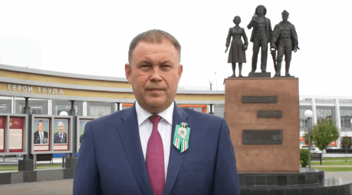 Илья Середюк поздравил кузбассовцев с Днем шахтера