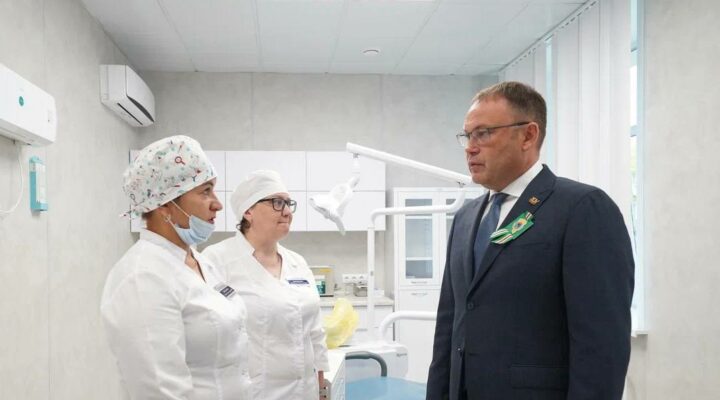 Губернатор Кузбасса посетил отделение Кузбасской стоматологической поликлиники в Березовском