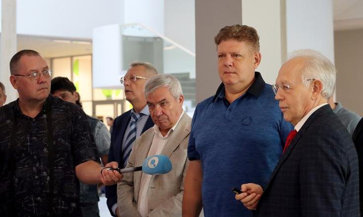 Анатолий Серышев посетил ведущие центры науки и инноваций в Новосибирской области