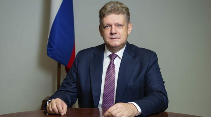 Полномочный представитель президента России в СФО Анатолий Серышев поблагодарил шахтеров за самоотверженный труд