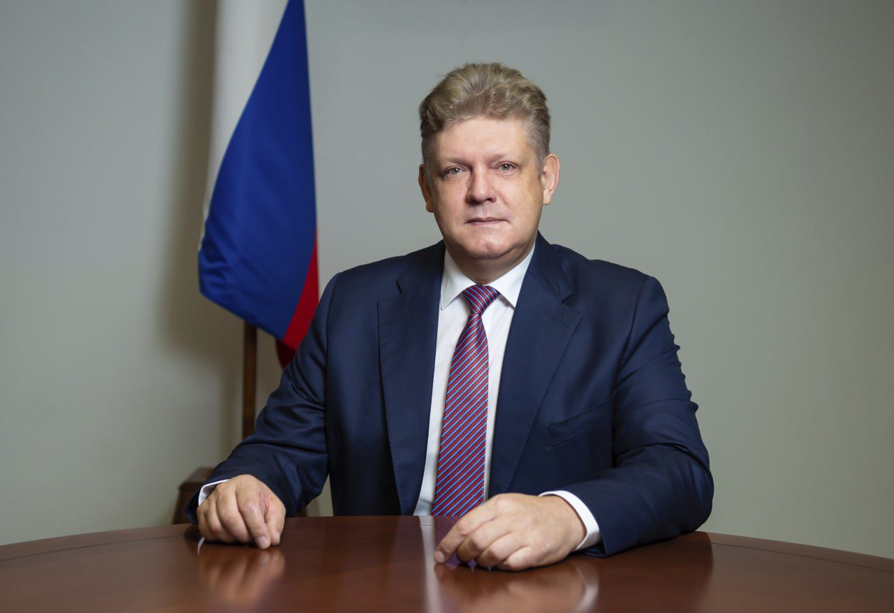 Полномочный представитель президента России в СФО Анатолий Серышев поблагодарил шахтеров за самоотверженный труд Полномочный представитель президента России в СФО Анатолий Серышев поблагодарил шахтеров за самоотверженный труд