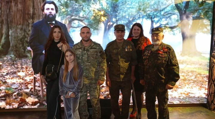 В Кемерове ветераны СВО с семьями посетили выставку картин Ивана Шишкина