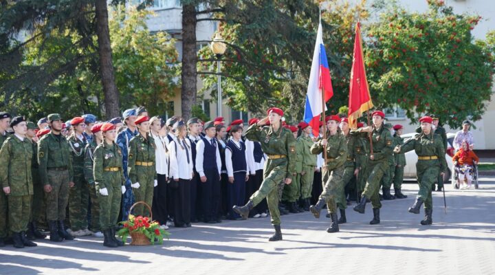 В Кемерове юнармейцы заступили на Вахту Памяти