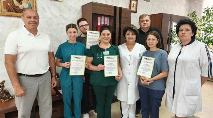 Кузбасских врачей-волонтеров наградили в Горловке