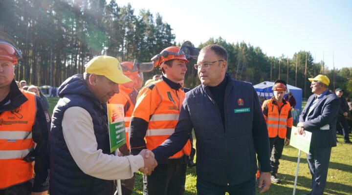 Илья Середюк наградил лучших работников лесного комплекса Кузбасса