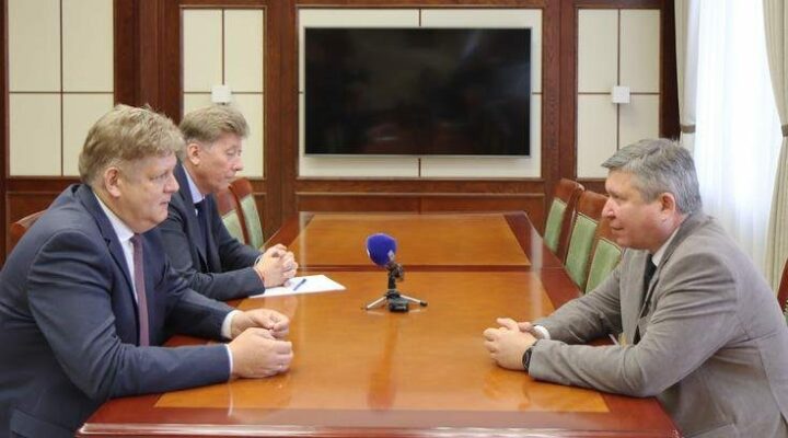 Полпред президента РФ в СФО Анатолий Серышев провел рабочую встречу с и.о. главы Сибирского управления Ростехнадзора Андреем Плешивцевым