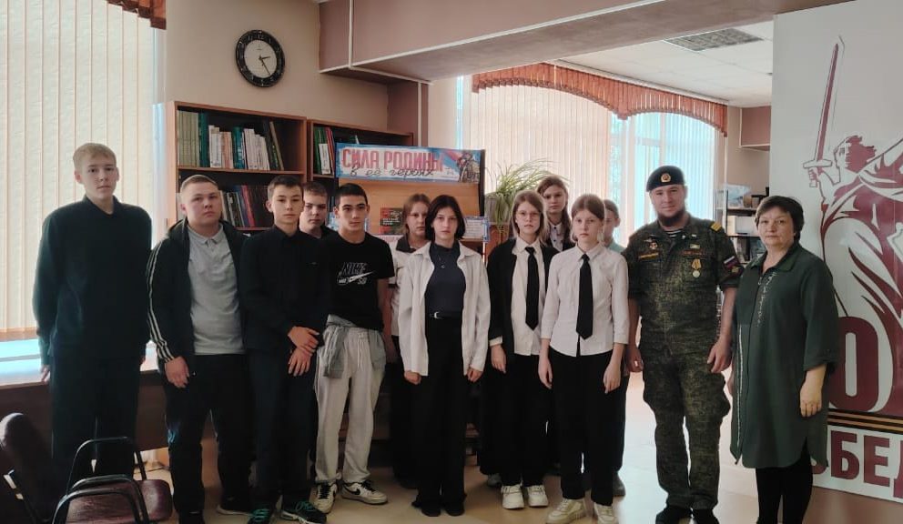 В Беловском округе для школьников прошла встреча с участником СВО