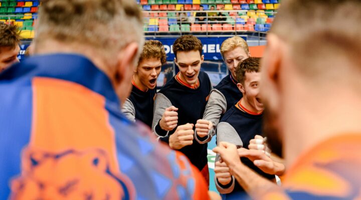 Волейбольный «Кузбасс» встретится на домашней площадке с «Новой» Волейбольный «Кузбасс» встретится на домашней площадке с «Новой»