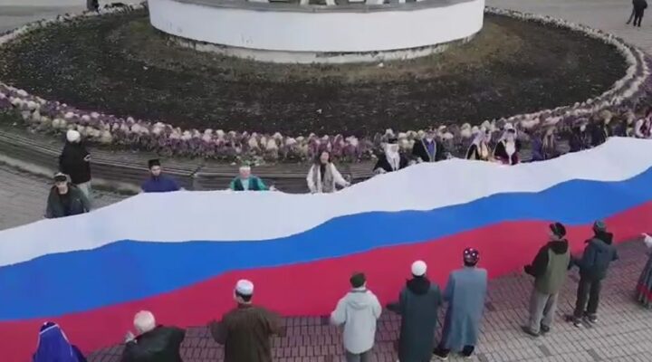 Всекузбасская акция «Едины – непобедимы!» объединила жителей региона ко Дню народного единства