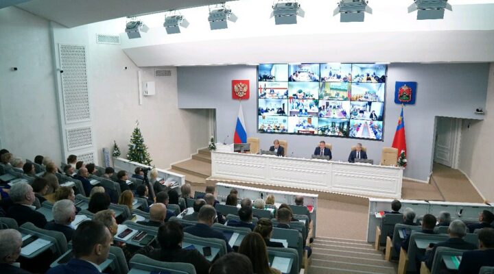 Губернатор Кузбасса поручил строго соблюдать расписание автобусов, чтобы не морозить людей на улице